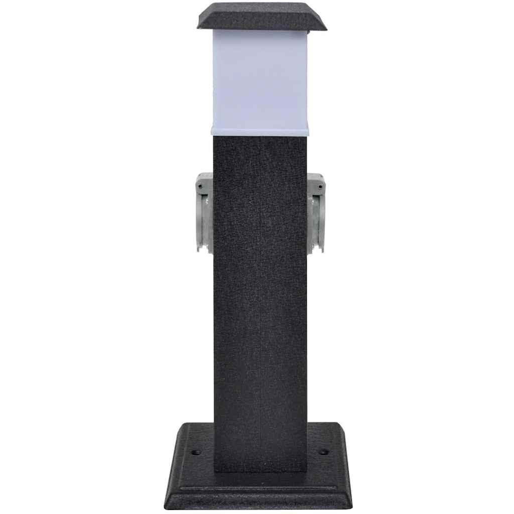 Pelare med utomhusuttag och lampa